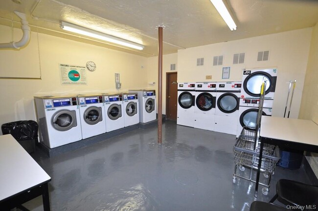 Building Photo - 105 Garth Rd