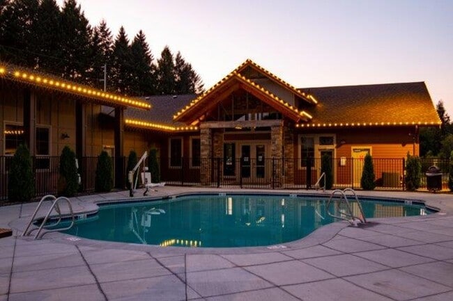 Building Photo - Come check out this 2 bedroom 2 bath with upscale interiors and open concept floorplan!