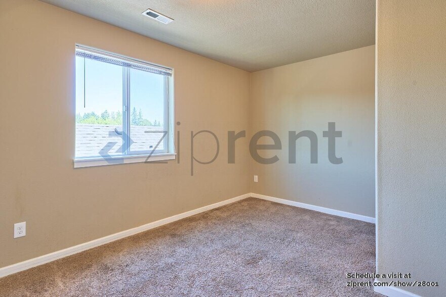 Building Photo - 2610 Princeton Pl
