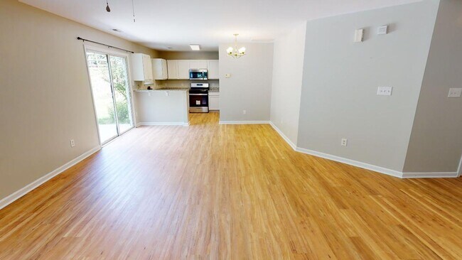 Building Photo - Recently Renovated Single Family Home in t...