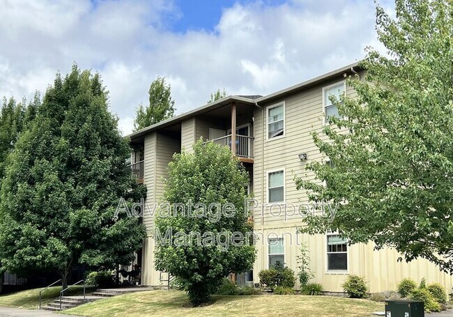 Building Photo - 522 Catron St N