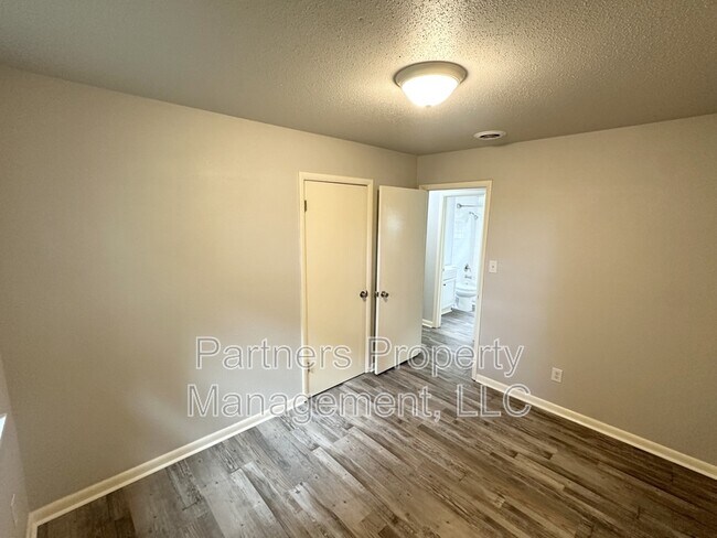 Building Photo - 2409 Cottonwood Pl