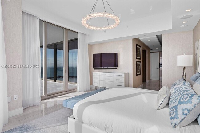 Building Photo - 17901 Collins Ave