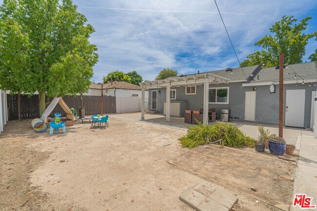 Building Photo - 7044 Garden Grove Ave