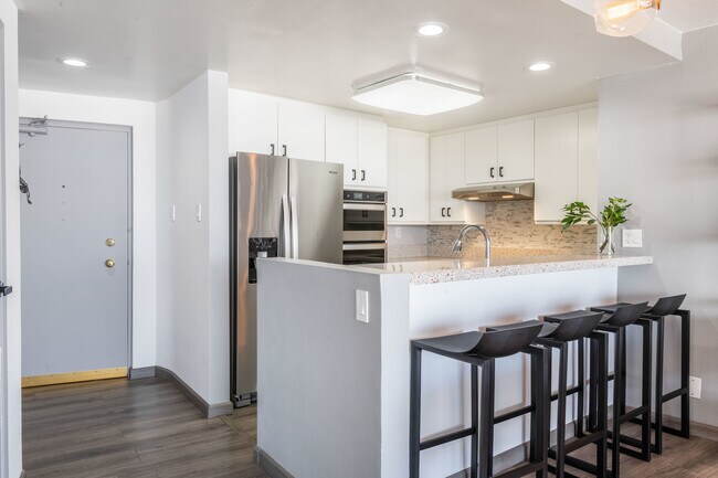 Building Photo - 700 E Ocean Blvd