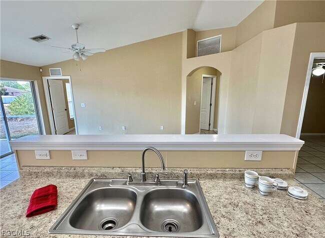 Building Photo - 2015 Xelda Ave N