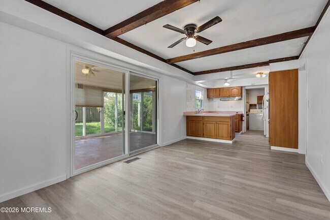 Building Photo - 8 Holton Ln