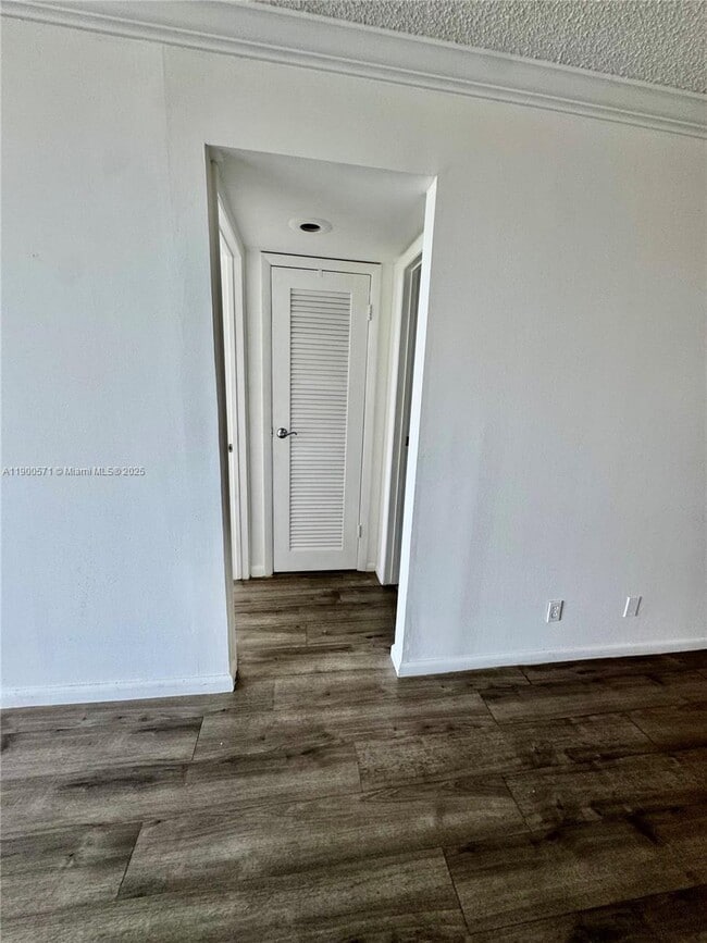 Building Photo - 3100 W Rolling Hills Cir