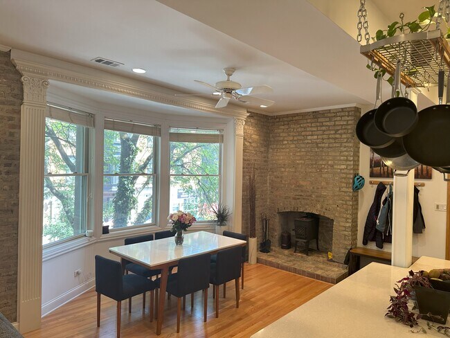 Building Photo - 807 W Buckingham Pl