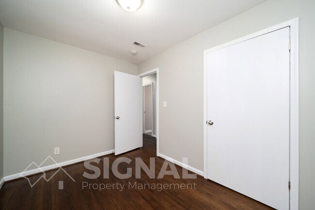 Building Photo - 320 Argonne Dr NE