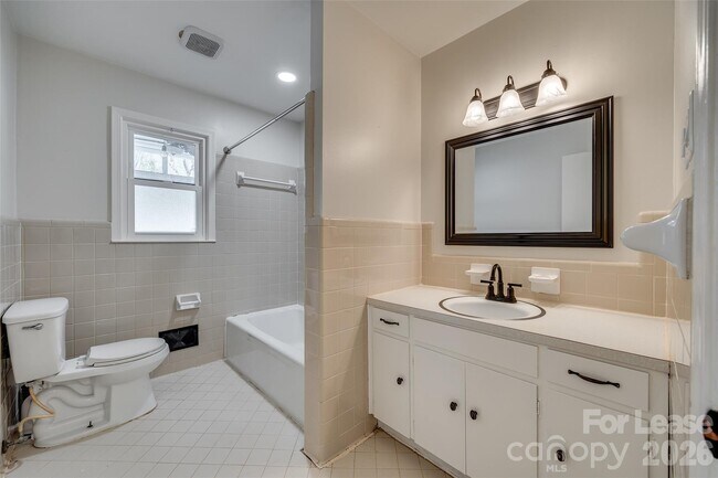 Building Photo - 1615 Tillman St