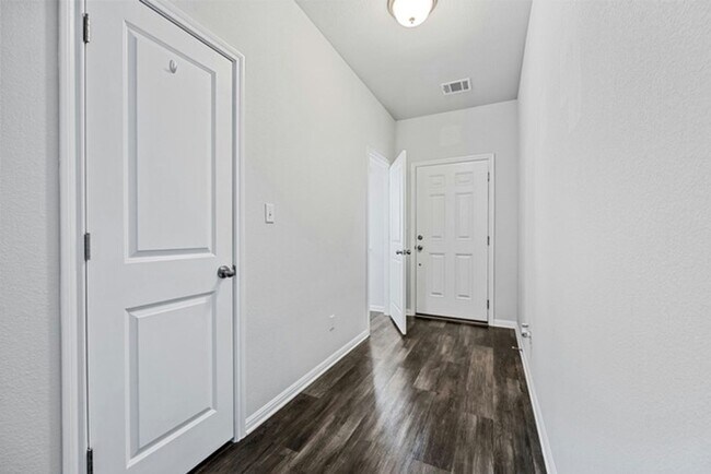 Building Photo - 8128 Daisy Cutter Crossing