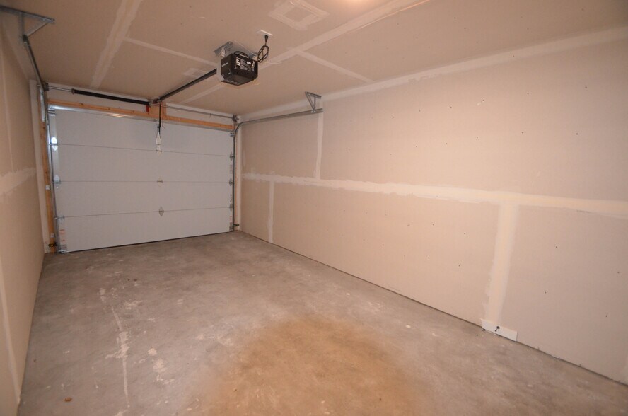 Garage - 2018 Campbell Rd