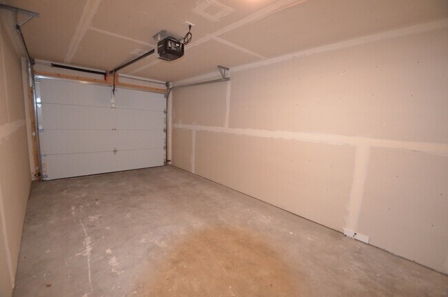 Garage - 2018 Campbell Rd