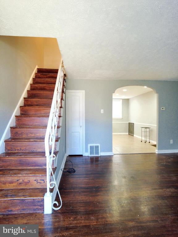 Primary Photo - 6041 Frontenac St