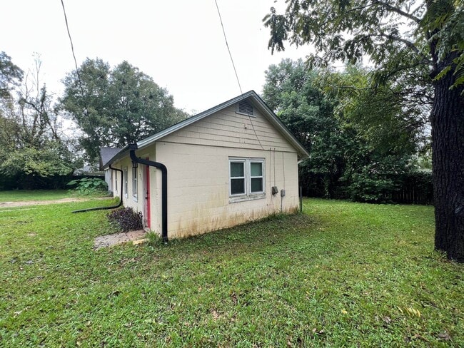 Building Photo - 1316 Aintree Ln