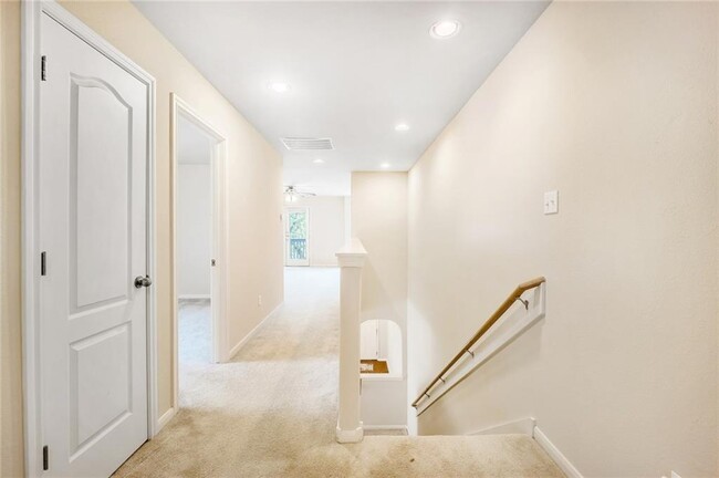 Building Photo - 2205 Independence Dr