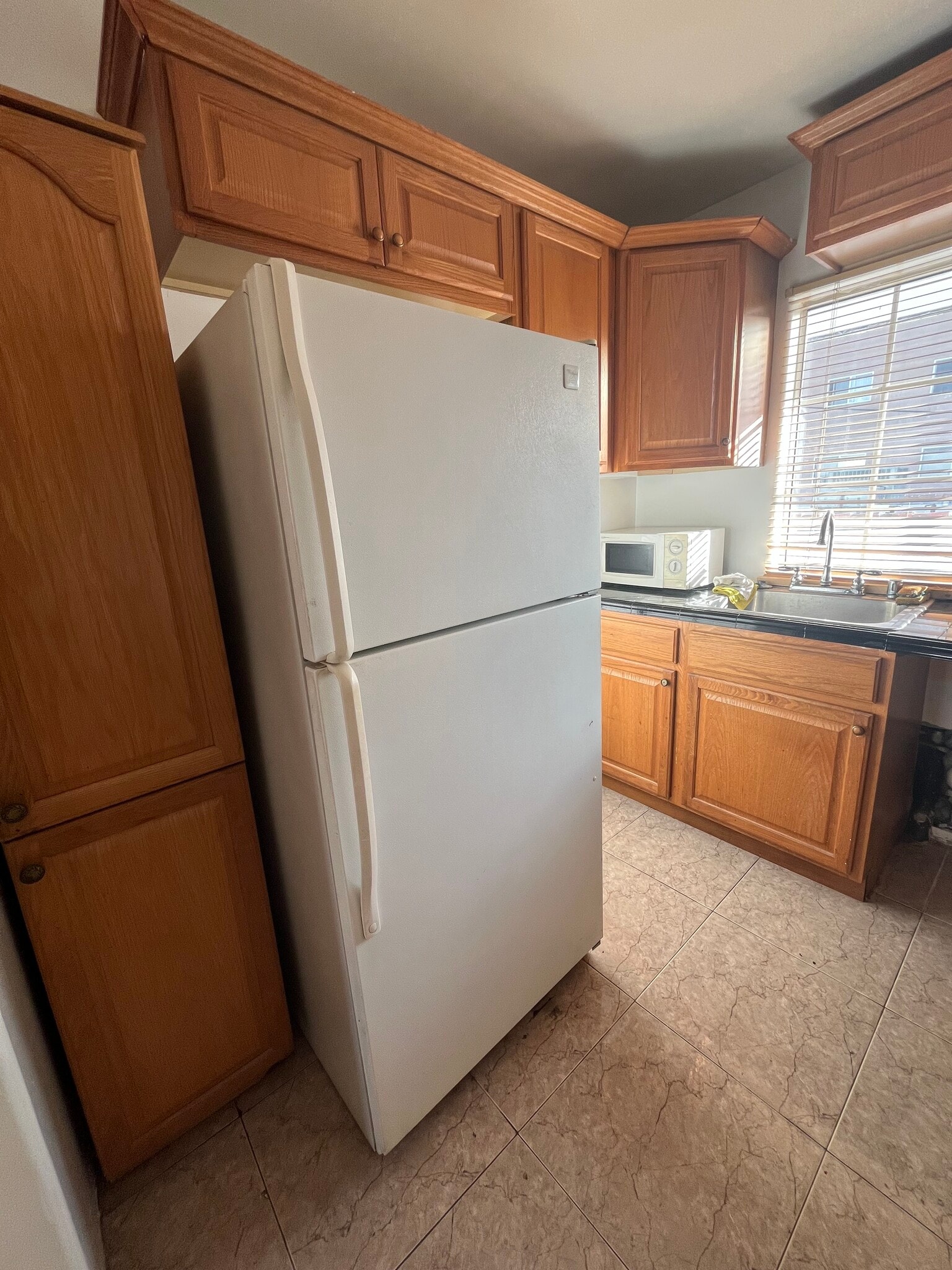 Kitchen - 1457 S Holt Ave