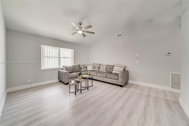 Building Photo - 1550 SW 52nd Terrace