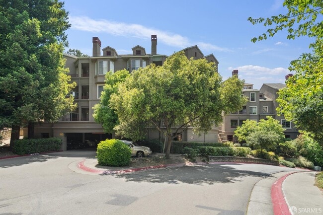 Building Photo - 200 Caldecott Ln