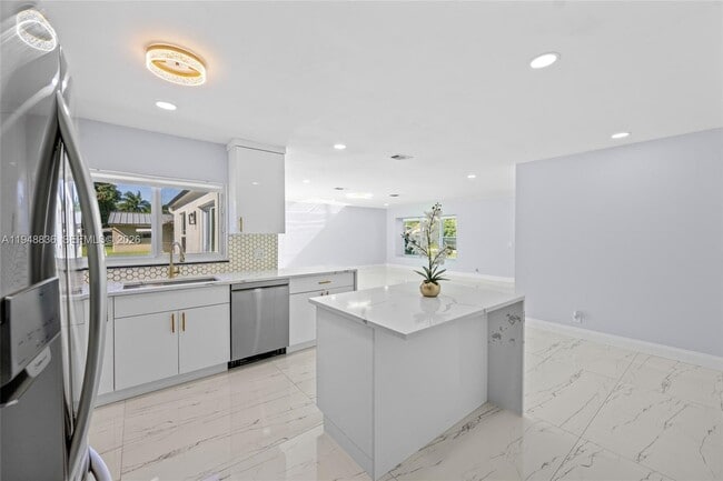 Building Photo - 1720 SW 13th St