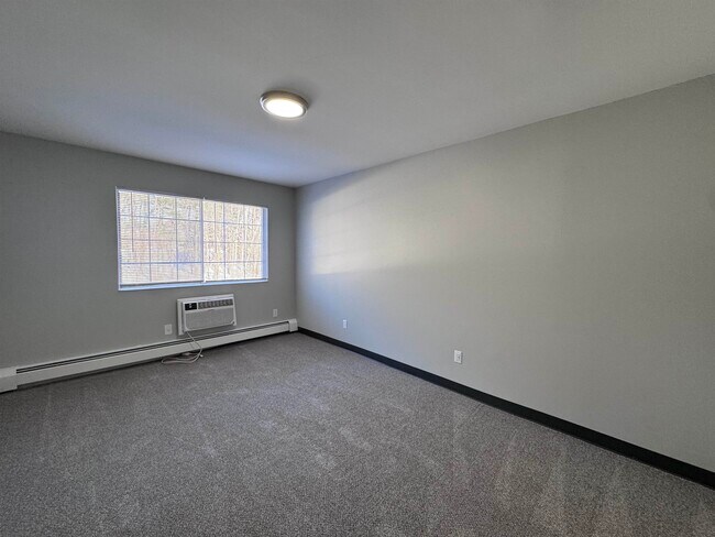 Building Photo - 379 Huse Rd