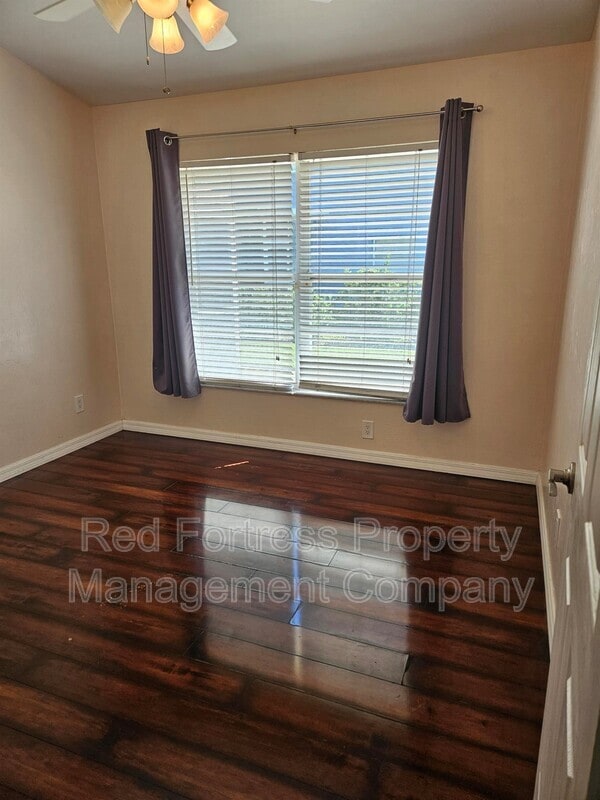 Building Photo - 12290 Eagle Pointe Cir