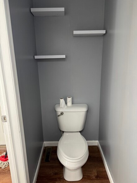 First floor bathroom - 517 Aidone Dr