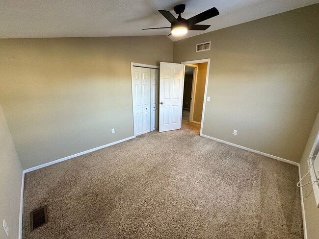 Building Photo - Updated 5-BR, 2-BA Apartment by the U of M Available!