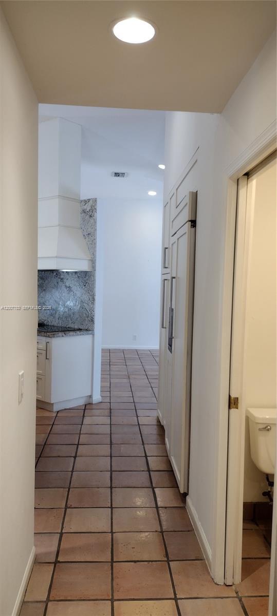 Building Photo - 659 Verona Pl