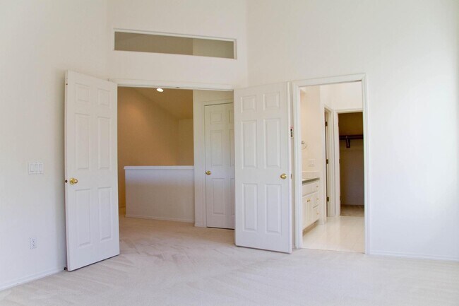 Building Photo - Fantastic Bethany Home with Attached Garag...