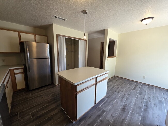 Building Photo - 2723 Kasey Ave