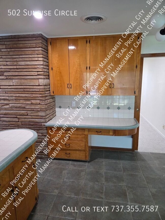 Building Photo - 502 Sunrise Cir