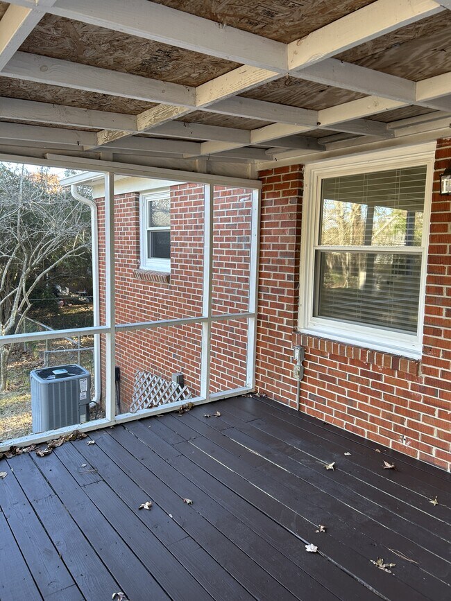 Building Photo - 702 62nd Ave N