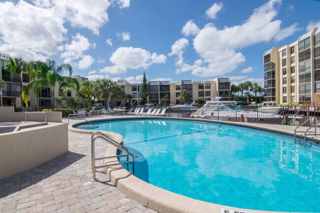 Building Photo - 20 Royal Palm Way