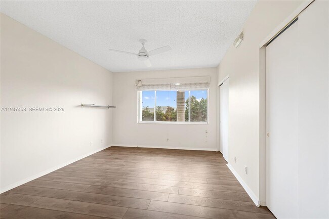 Building Photo - 4 Key W Ct