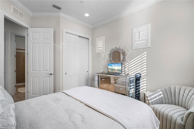 Building Photo - 9064 Siesta Bay Dr