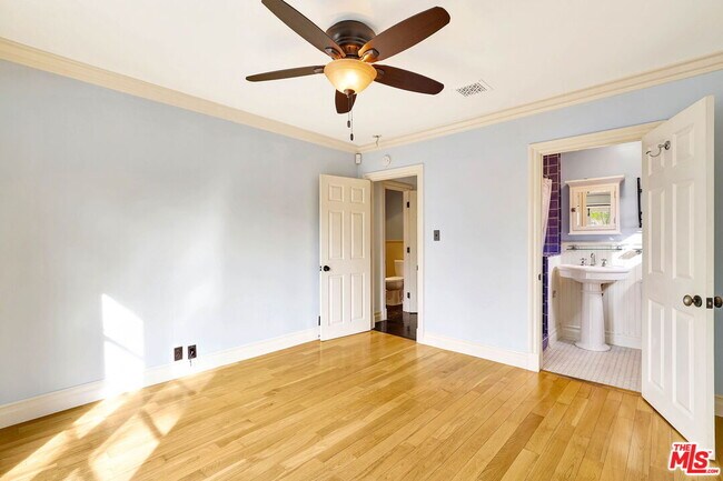 Building Photo - 744 N Sierra Bonita Ave