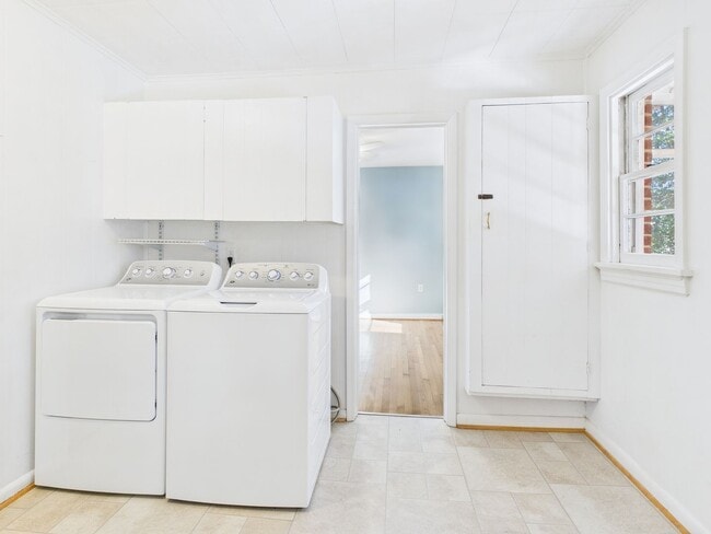 Building Photo - 6955 Navaho Rd