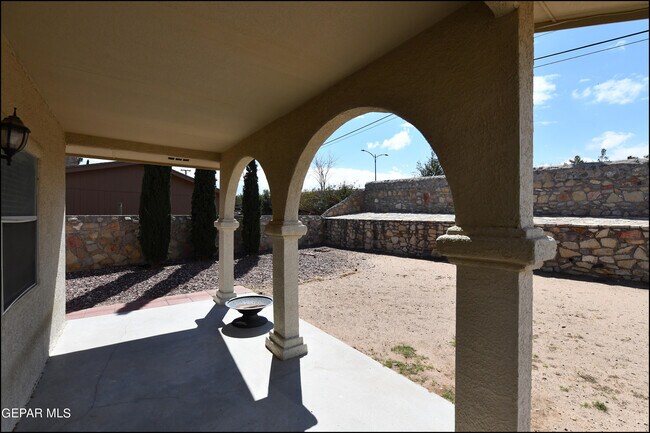 Building Photo - 7362 Luz De Dia Ct