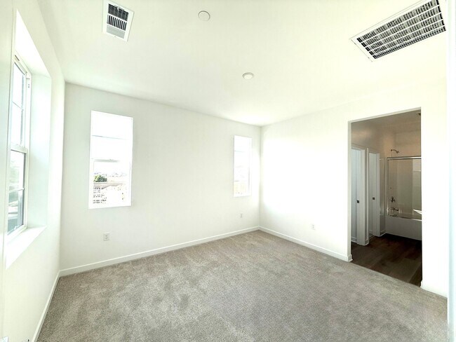 Building Photo - 4553 S Patterson Paseo