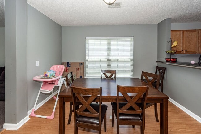 Building Photo - 5 Bedroom 3 Bath Home in Moss Grove Planta...