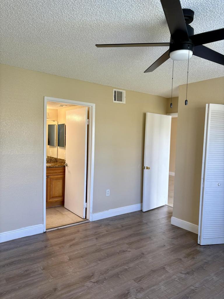 Building Photo - 1545 Lake Crystal Dr