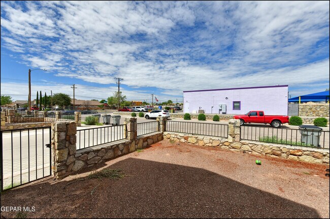Building Photo - 3404 Blue Earth Ln
