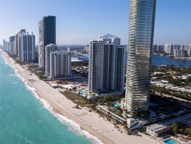 Building Photo - 18975 Collins Ave