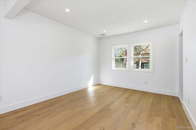 Building Photo - 559 Linda Ln