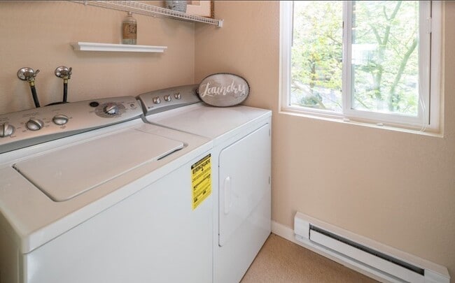 Building Photo - Charming 2-2 Condo in Moss Bay – Available April 5