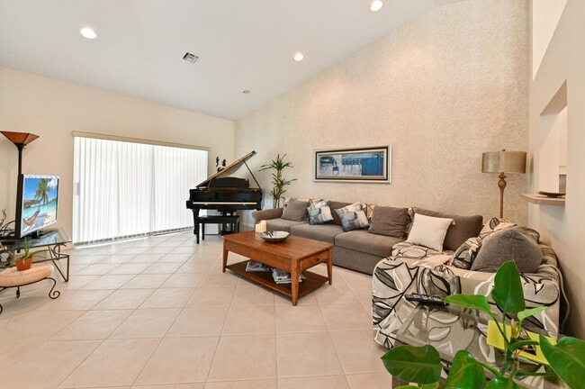 Building Photo - 6077 Lake Hibiscus Dr