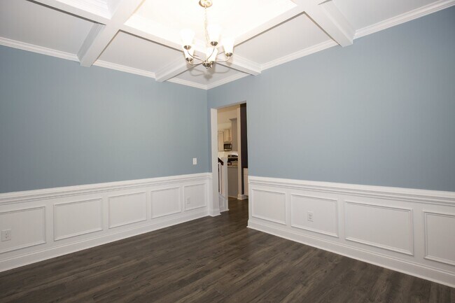 Building Photo - Charming 4 Bedroom Rental Home with Spacio...