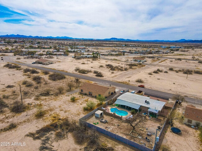 Building Photo - 4205 N Montezuma Dr